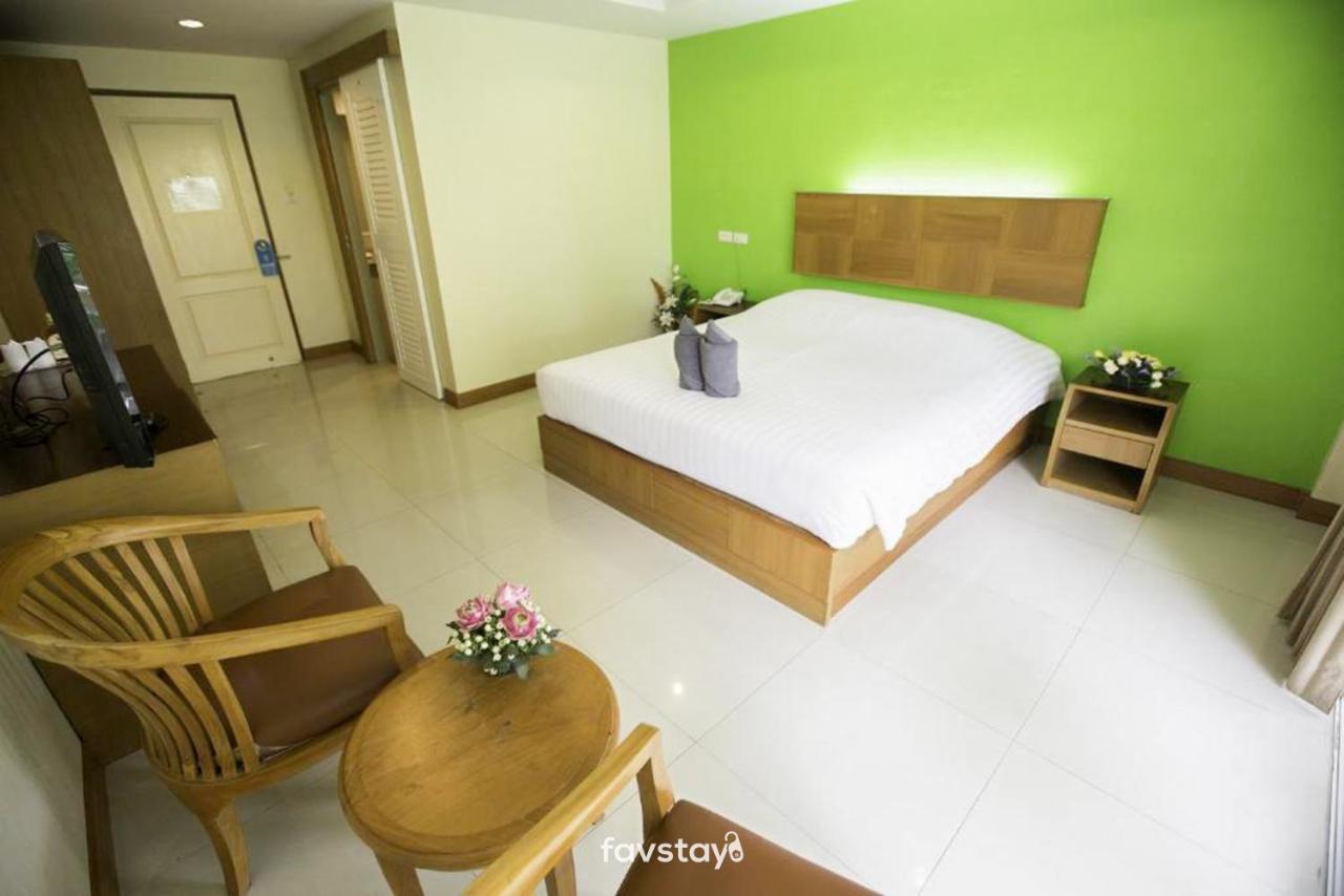 Twin Palms Suites And Residence باتايا المظهر الخارجي الصورة